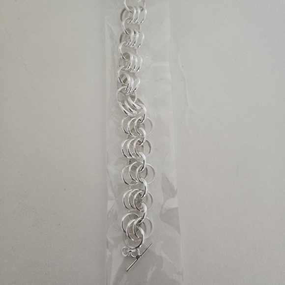 7" Sterling Silver, 925 Bracelet with a toggle closure. Stylish jewelry 😍 - Picture 4 of 5